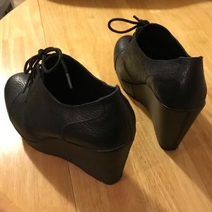 Korks shoes, black leather, size 8.
